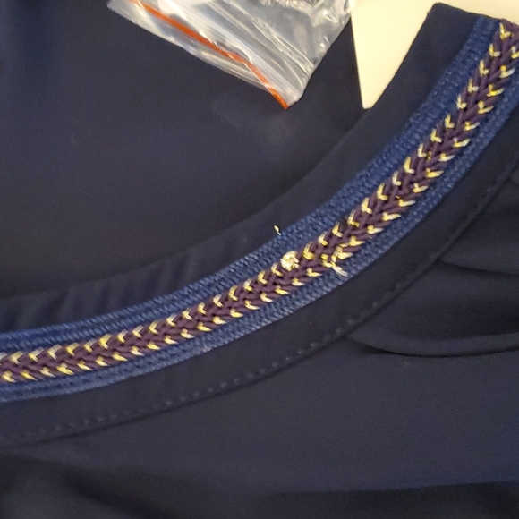 NWT Crescent Wassio pleated front navy split neck blouse, size medium - Picture 7 of 8